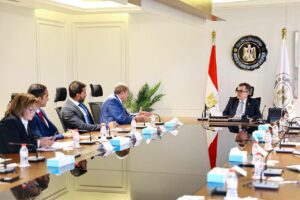 وزير التخطيط يجدد الشراكة مع «إسلسكا»
