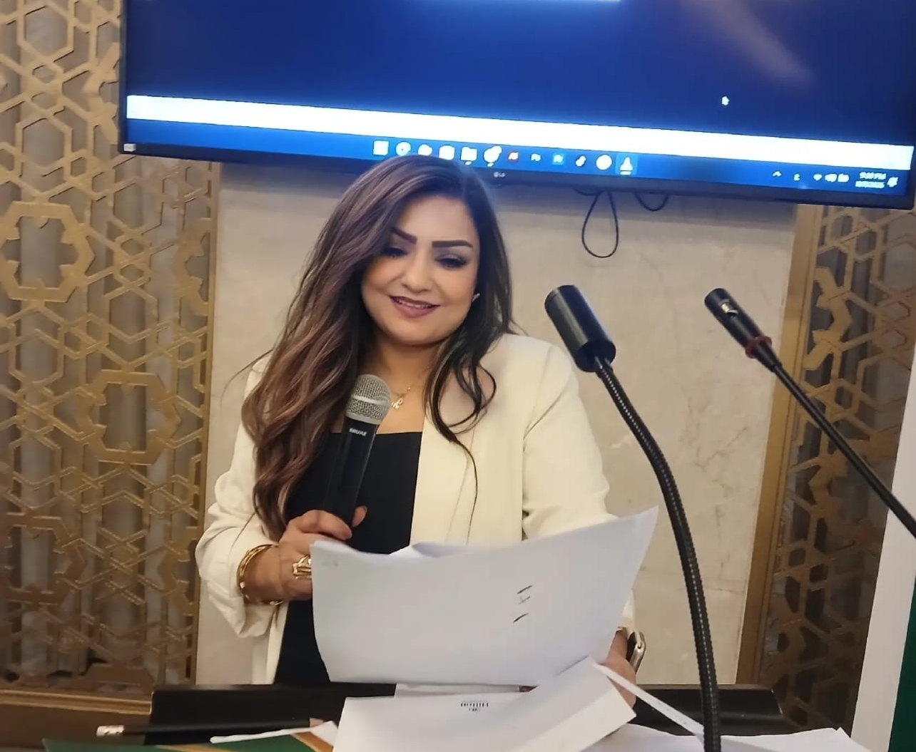 الإعلامية منى يوسف