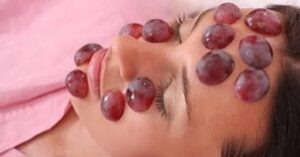 فوائد العنب للشرة